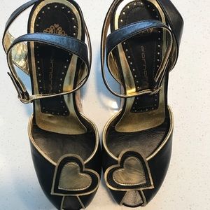 Fornarina GOLD & Black Heart Wedges - size 9